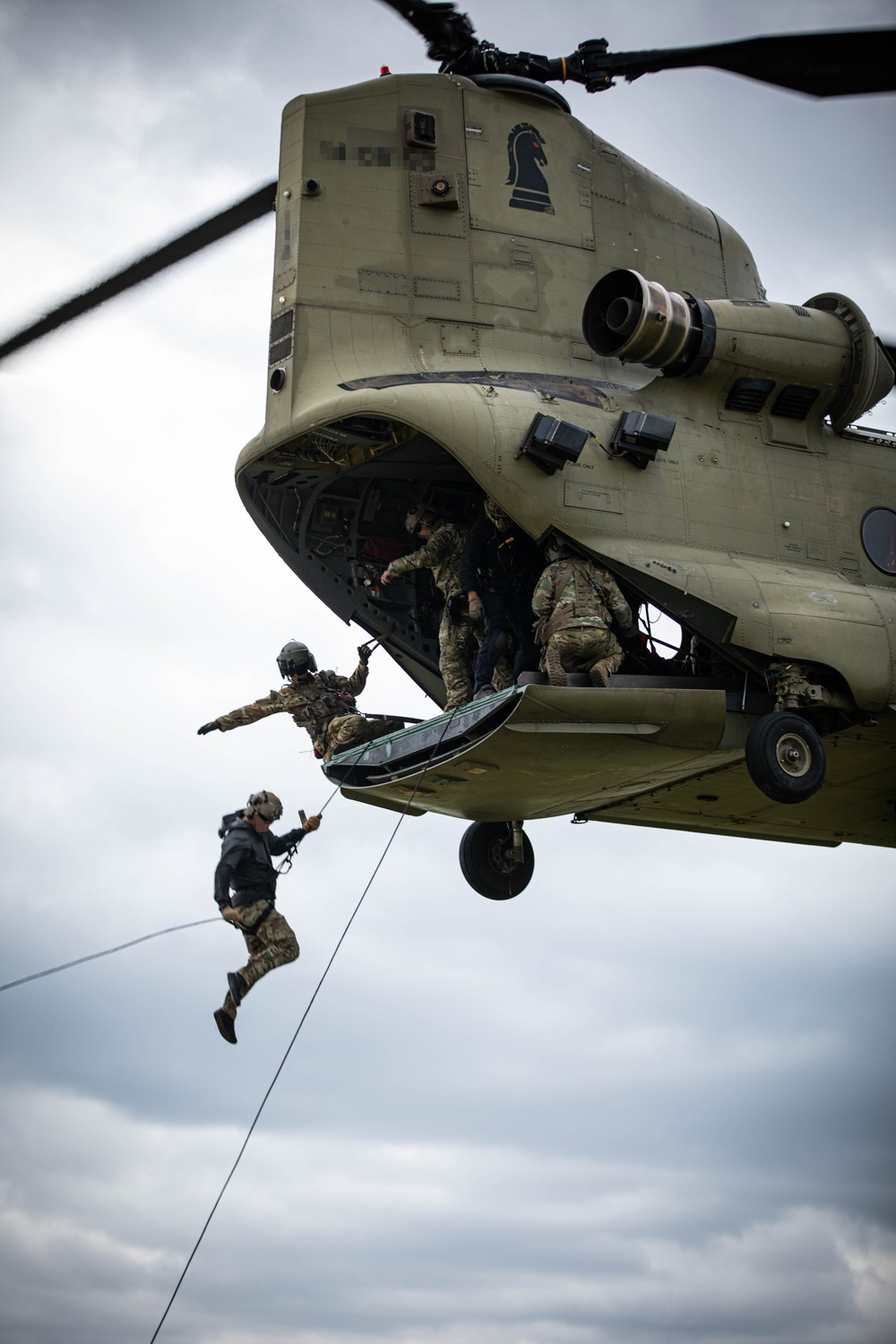 Green Berets conduct joint air mobility training