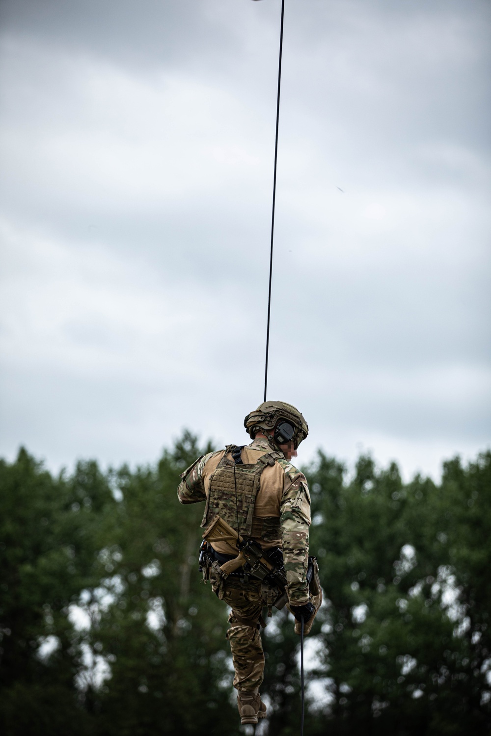 Green Berets conduct joint air mobility training