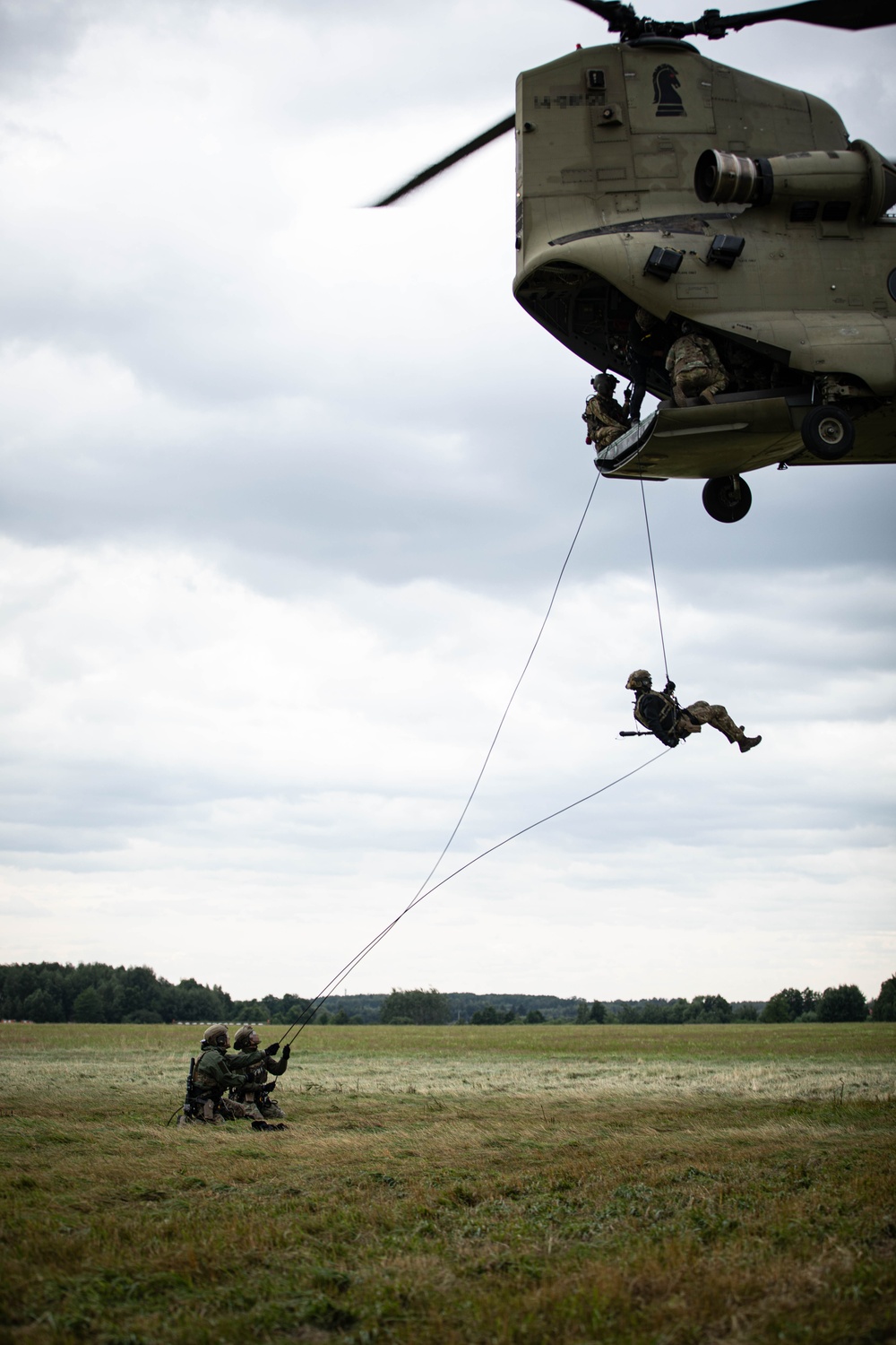 Green Berets conduct joint air mobility training