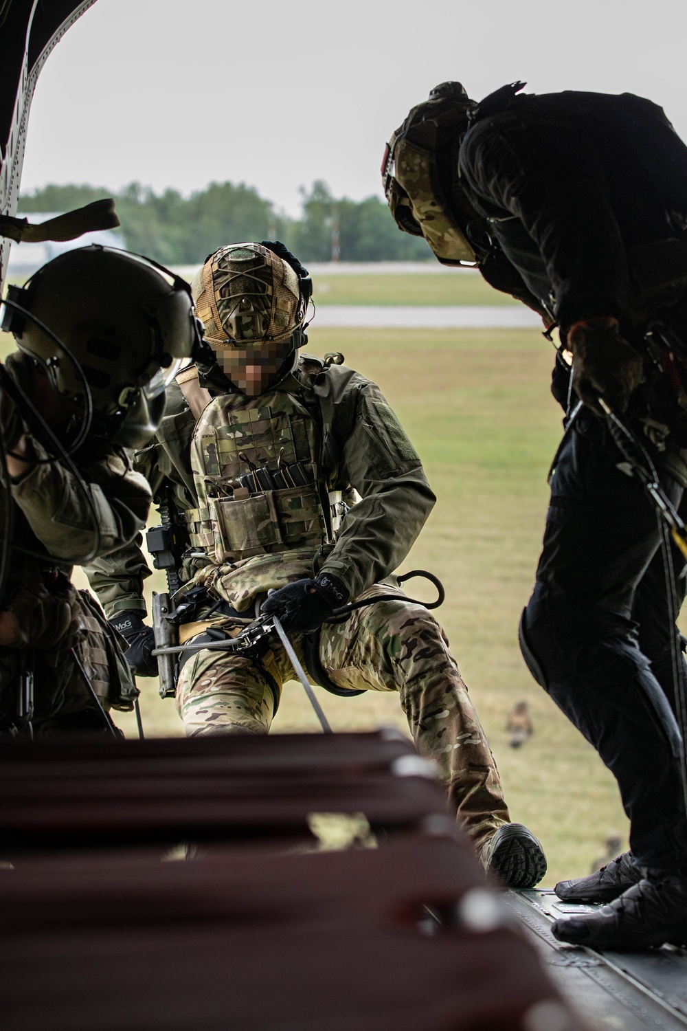 Green Berets conduct joint air mobility training