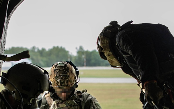 Green Berets conduct joint air mobility training