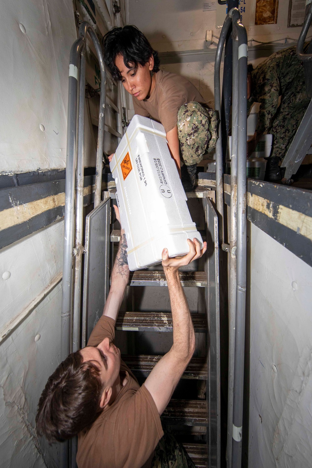 USS Kearsarge Conducts Ammo On Load