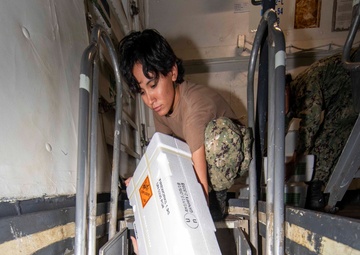 USS Kearsarge Conducts Ammo On Load