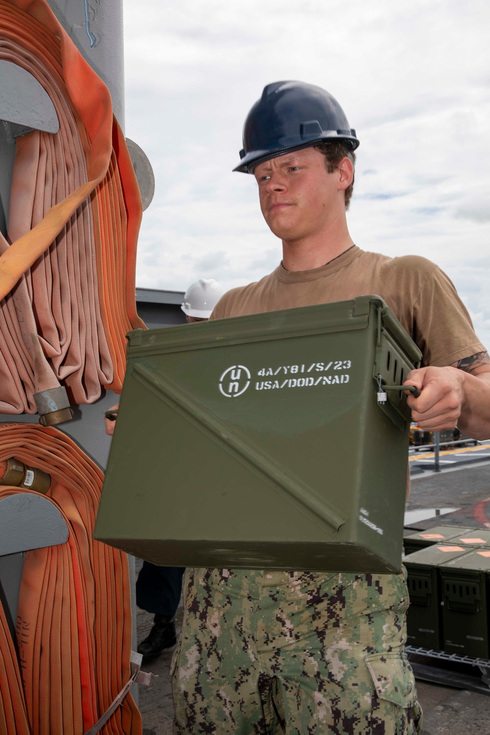 USS Kearsarge Conducts Ammo On Load