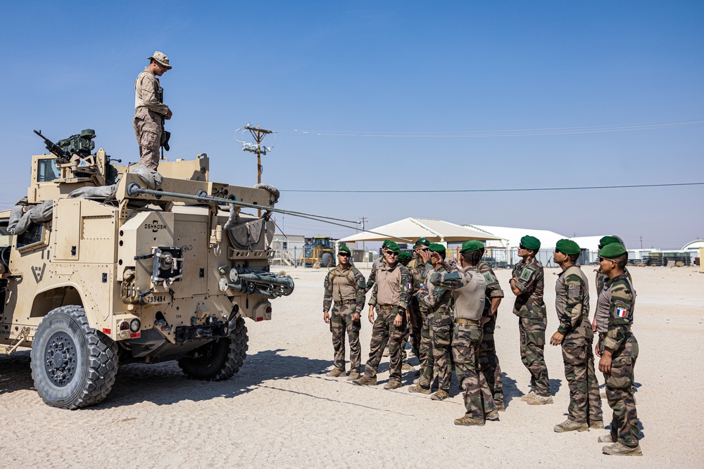 SLTE 4-25: Familiarization with French Soldiers