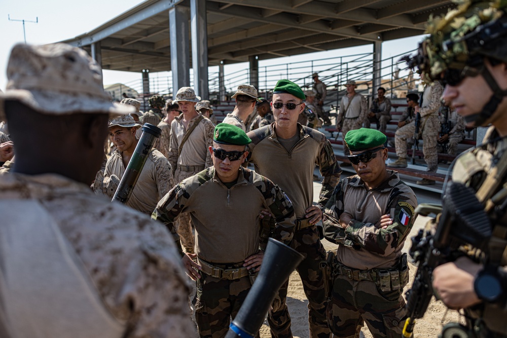SLTE 4-25: Familiarization with French Soldiers