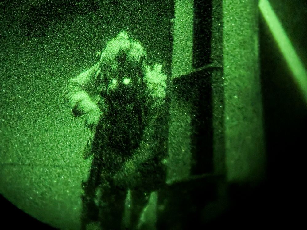 10th SFG (A) train close quarters battle drills with MSD and SOG