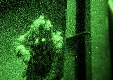 10th SFG (A) train close quarters battle drills with MSD and SOG