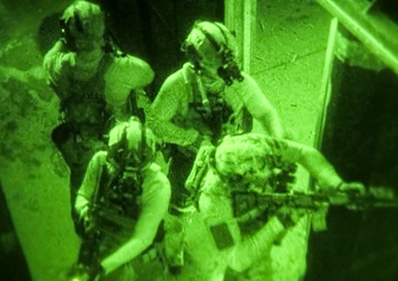 10th SFG (A) train close quarters battle drills with MSD and SOG