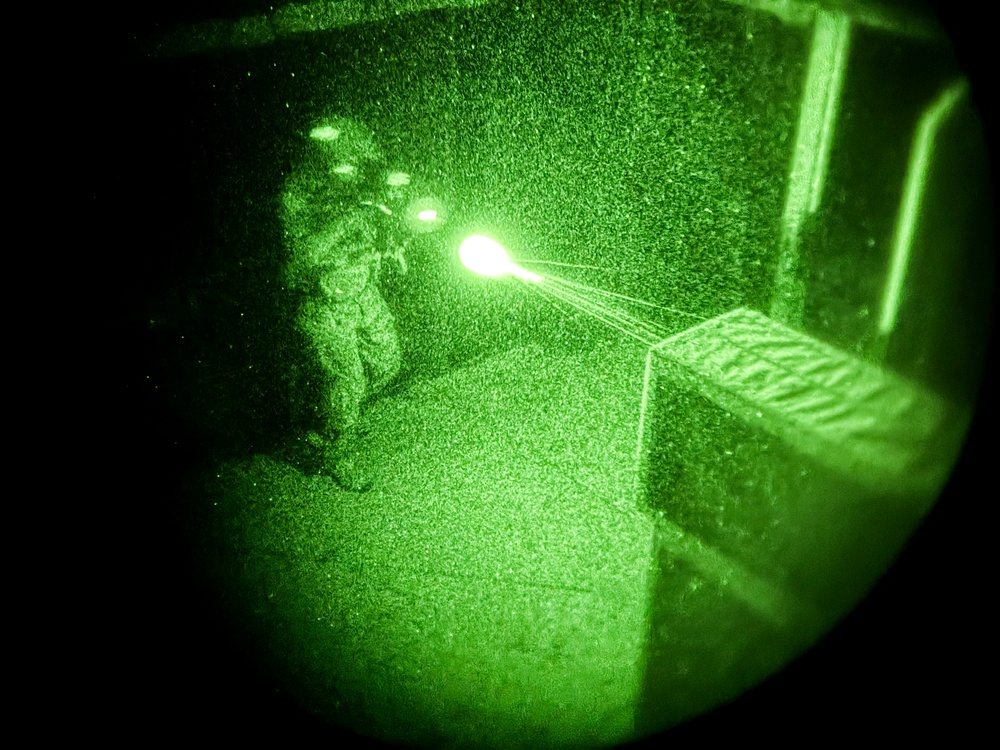 10th SFG (A) train close quarters battle drills with MSD and SOG