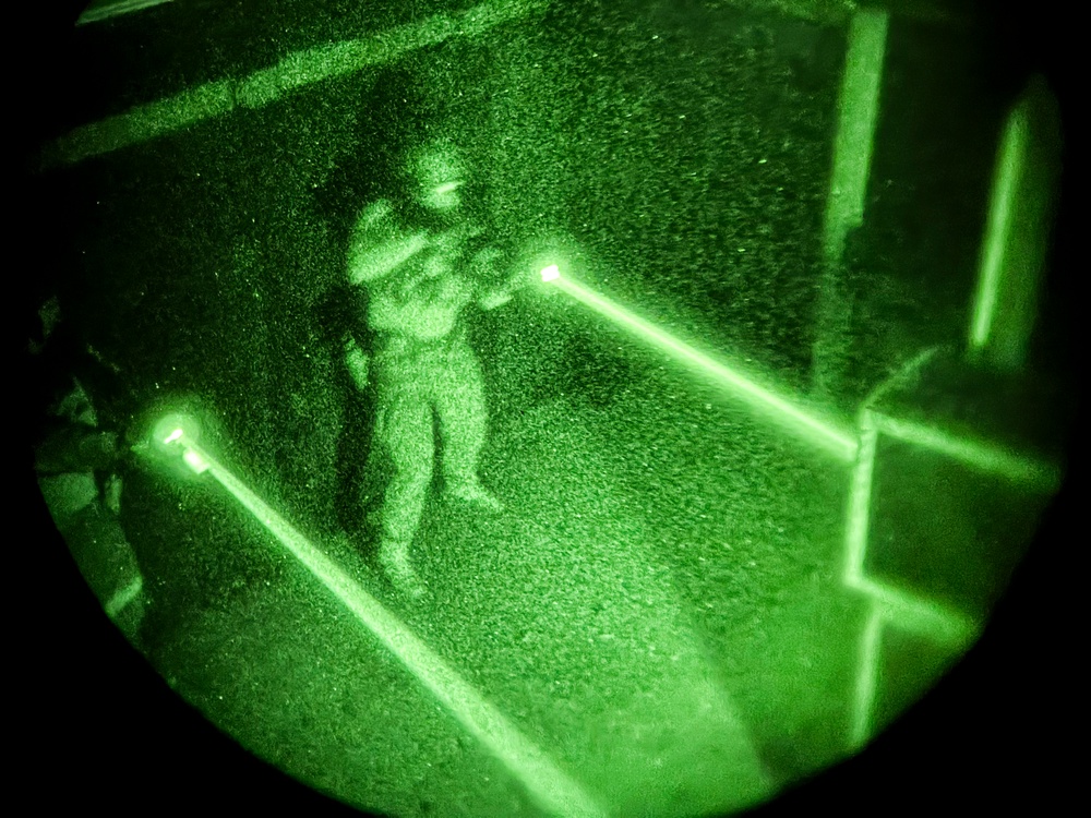 10th SFG (A) train close quarters battle drills with MSD and SOG