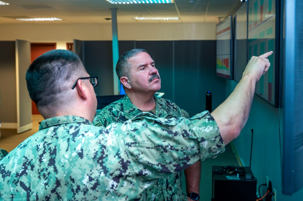 Navy Personnel, Manpower, and Training Fleet Master Chief Petty Officer Jay Walker visits Navy Recruiting Command Headquartered
