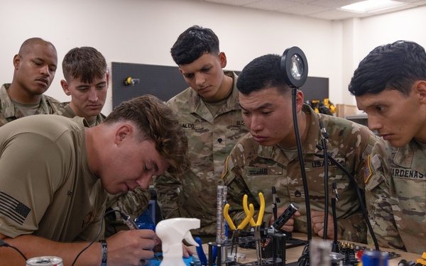 25th ID Soldiers learn to fly FPV drones