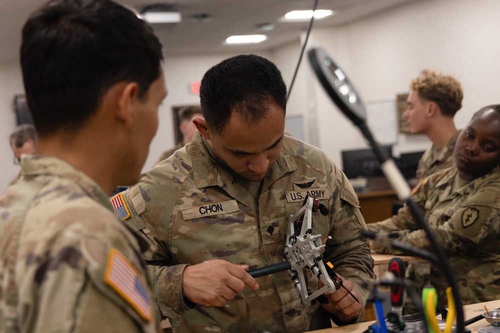 25th ID Soldiers learn to fly FPV drones