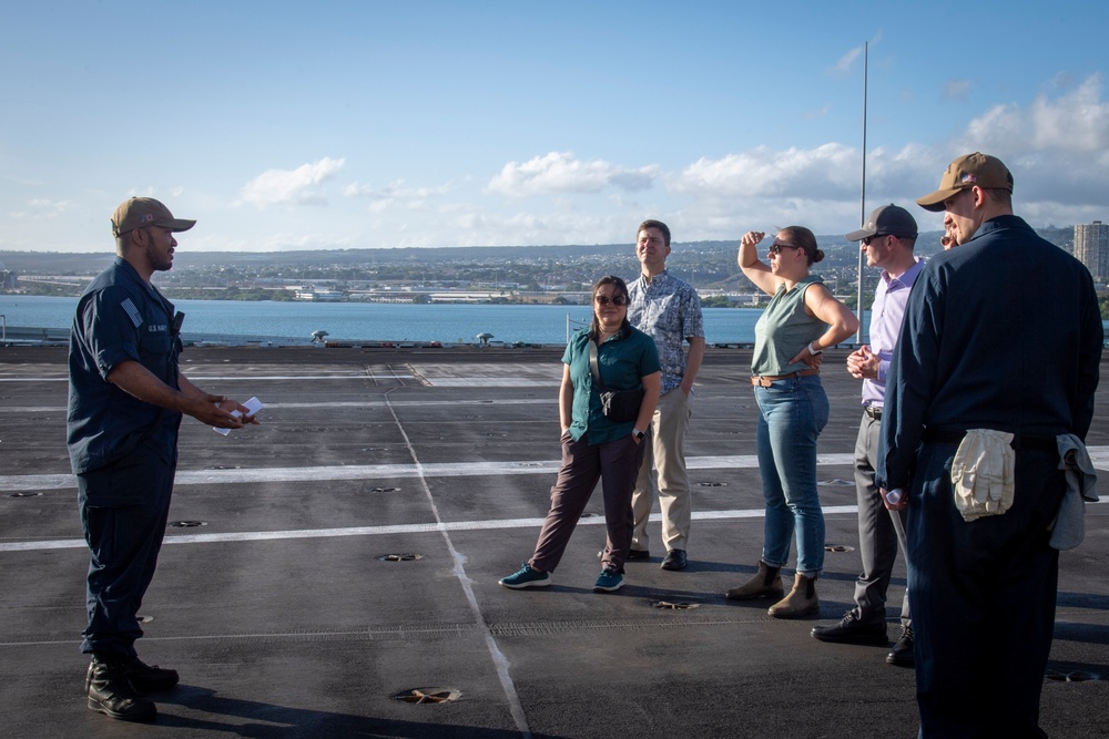 USS Carl Vinson hosts US congressional staffers