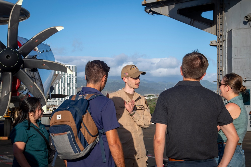 USS Carl Vinson hosts US congressional staffers