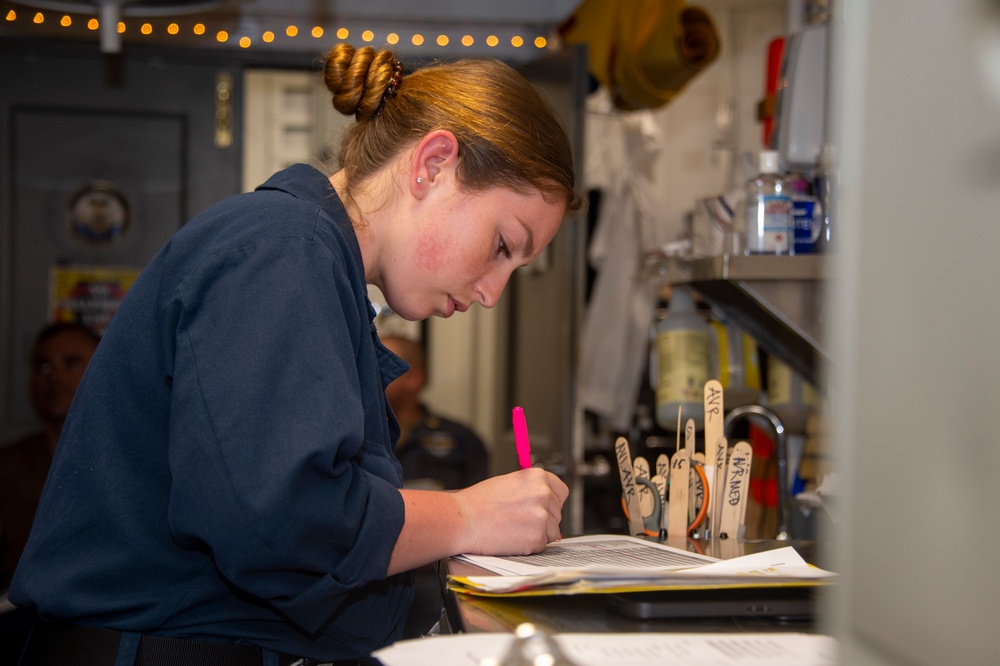 Daily operations aboard USS Carl Vinson (CVN 70)