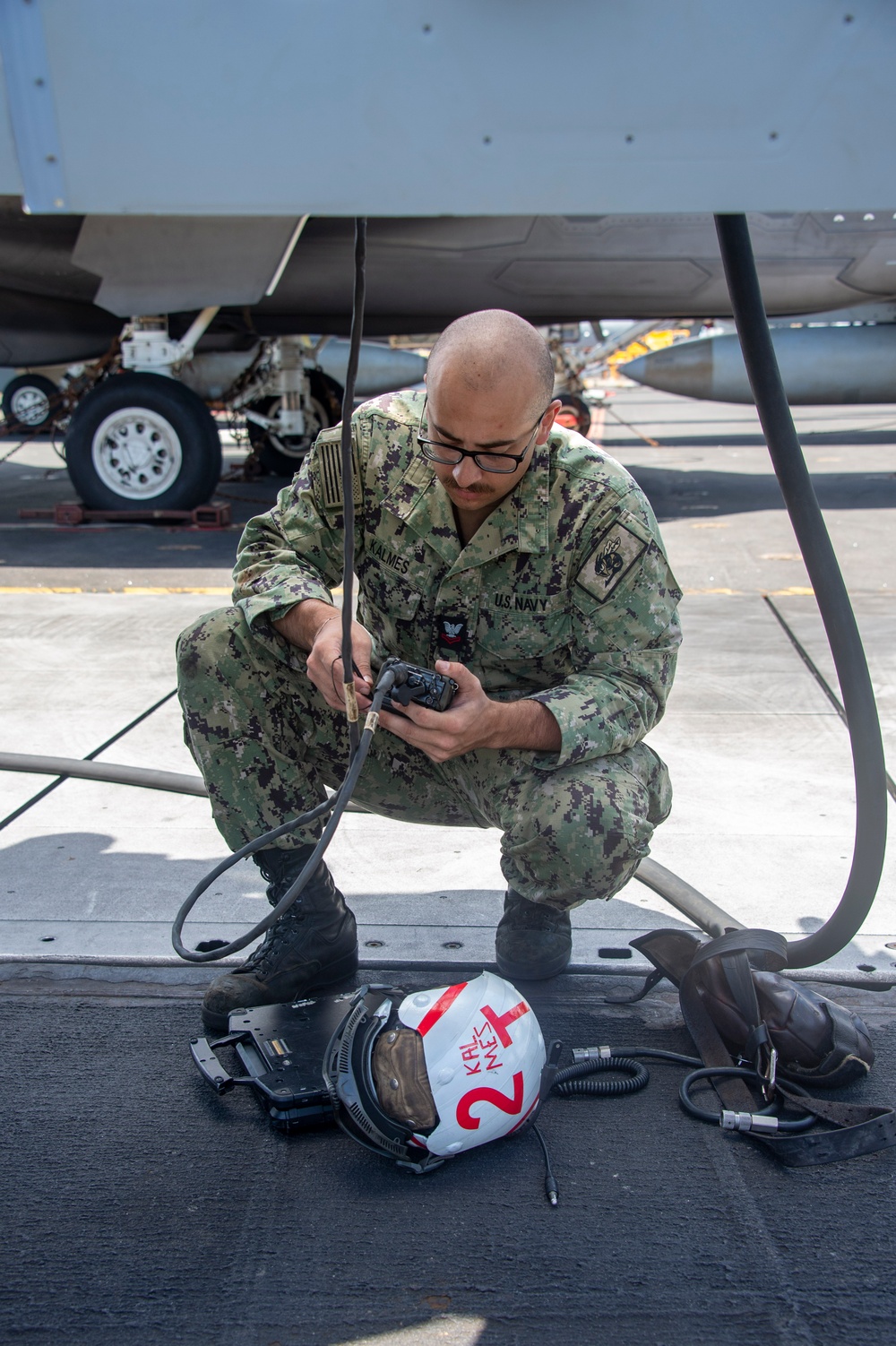 Daily operations aboard USS Carl Vinson (CVN 70)