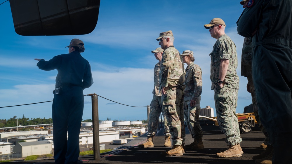 USS Carl Vinson hosts leadership from US Indo-Pacific Command