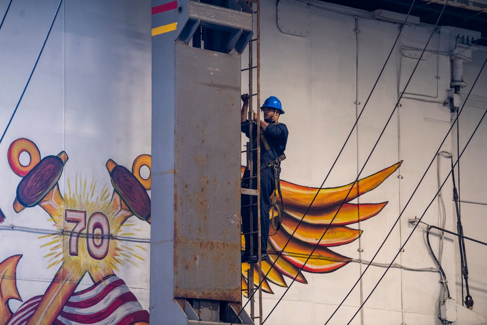 Daily operations aboard USS Carl Vinson (CVN 70)