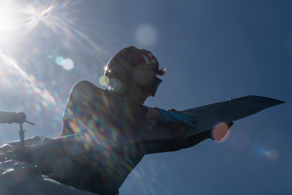 Daily operations aboard USS Carl Vinson (CVN 70)