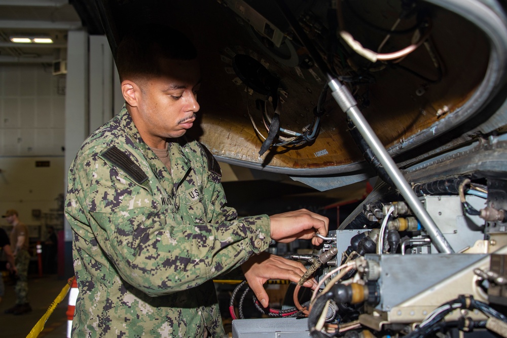 Daily operations aboard USS Carl Vinson (CVN 70)