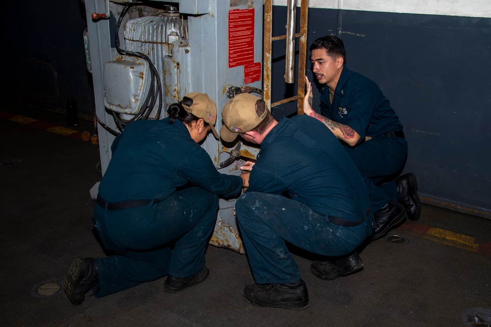 Daily operations aboard USS Carl Vinson (CVN 70)