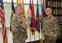Oregon Army National Guard Soldier renews his commitment to service