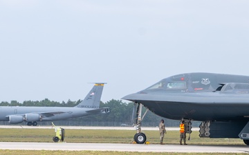 B-2 Spirit aircrews swap during Northern Strike 2025