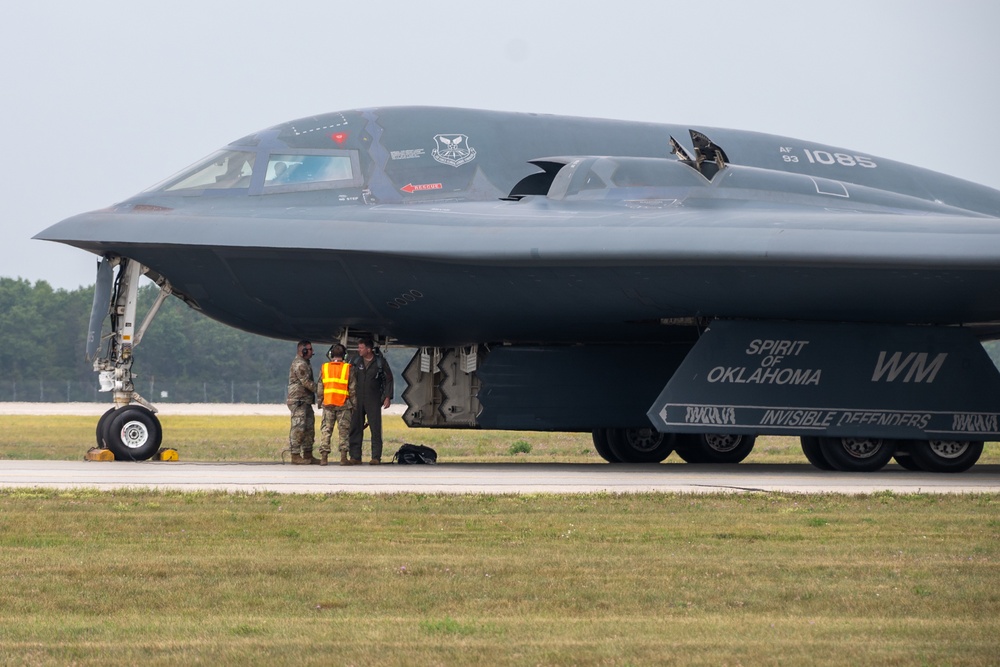 B-2 Spirit aircrews swap during Northern Strike 2025