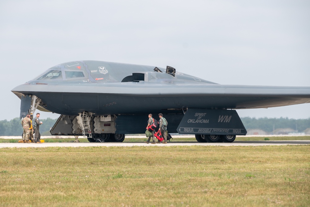 B-2 Spirit aircrews swap during Northern Strike 2025