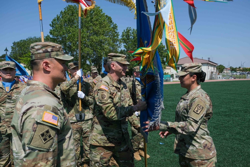 524th Military Intelligence Battalion Change of Command