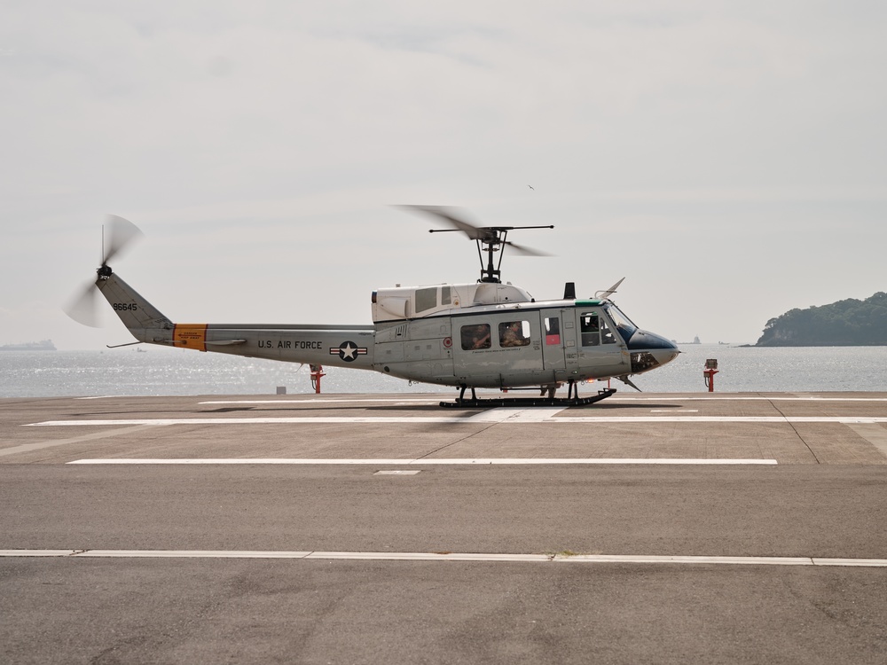 USFJ Deputy Commander visits CFAY
