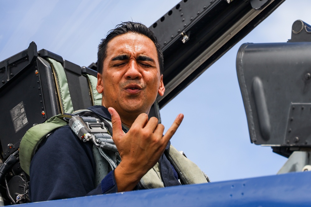 Blue Angels Host Key Influencer and Media Ride-Along at MCBH