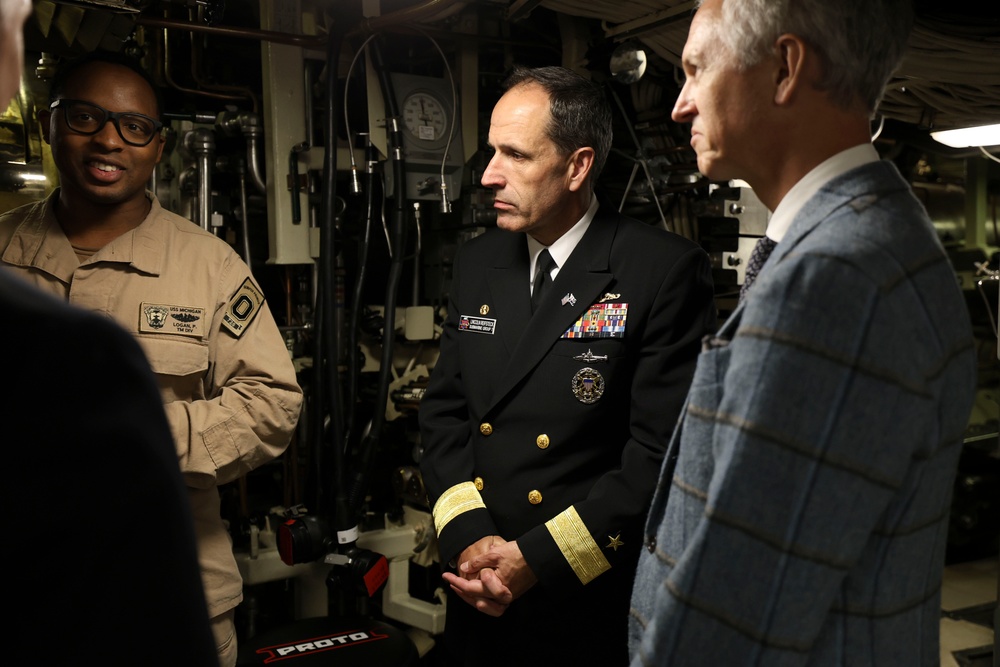 USS Frank Cable hosts reception for 80th anniversary of Victory in the Pacific Day