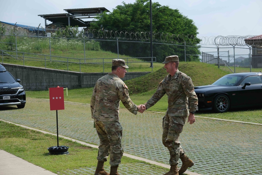 USARPAC DCG LTG Vowell Visit