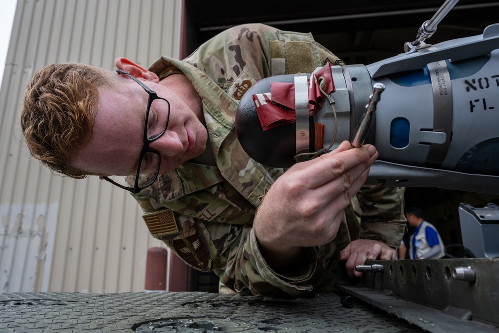 Weapons of Deterrence: 35th MUNS Sharpen Skills During REFORPAC