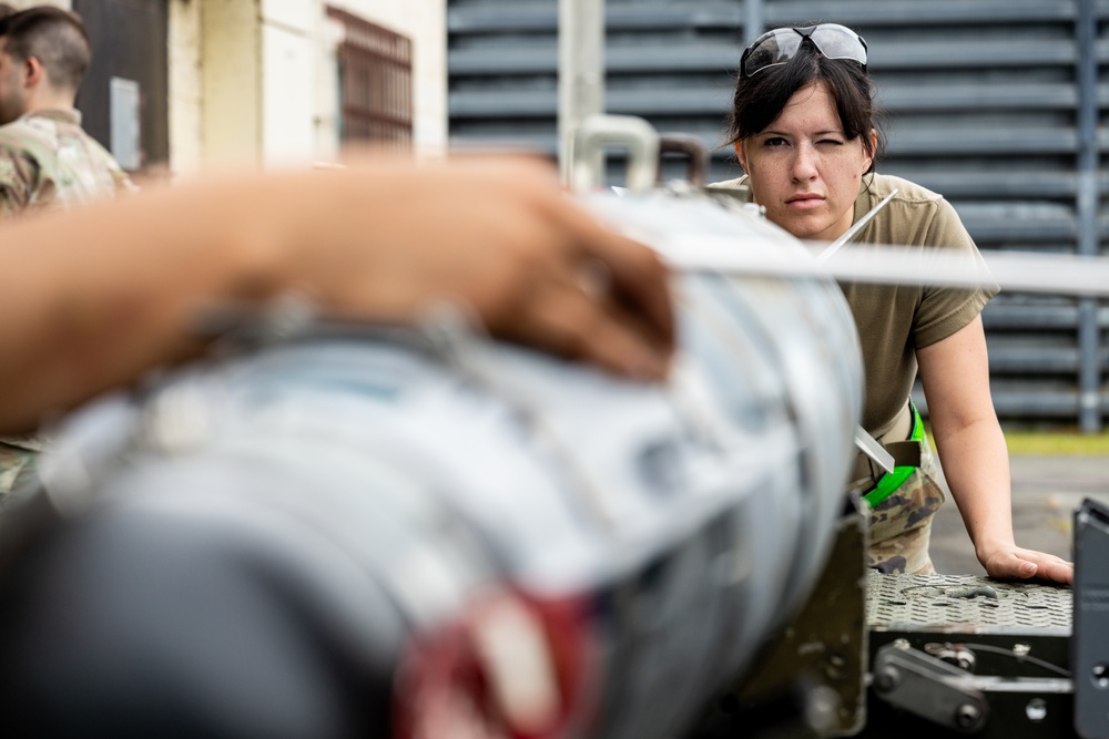 Weapons of Deterrence: 35th MUNS Sharpen Skills During REFORPAC