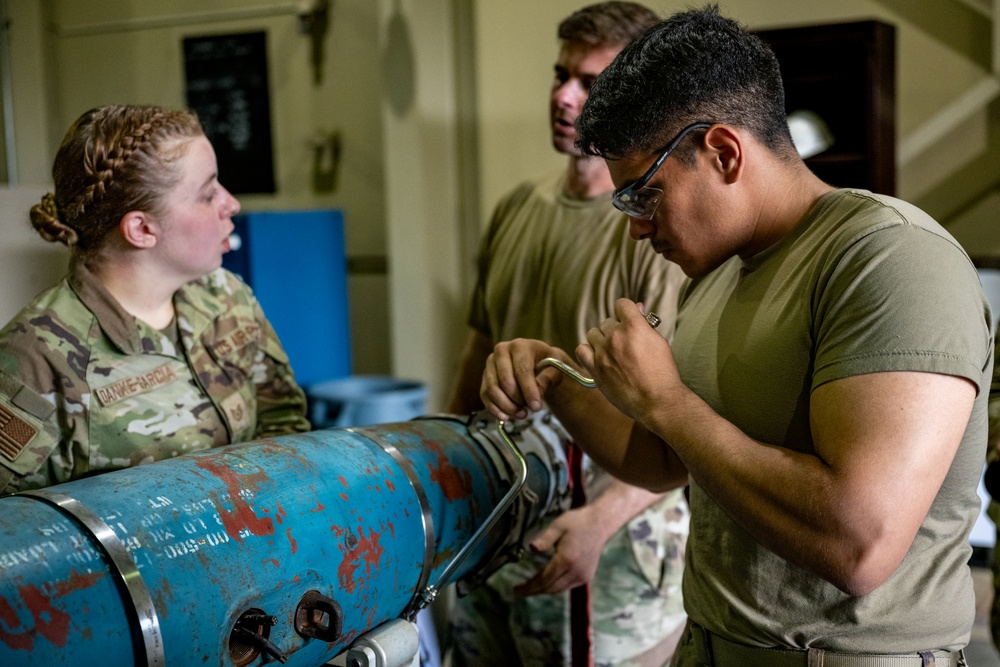 Weapons of Deterrence: 35th MUNS Sharpen Skills During REFORPAC