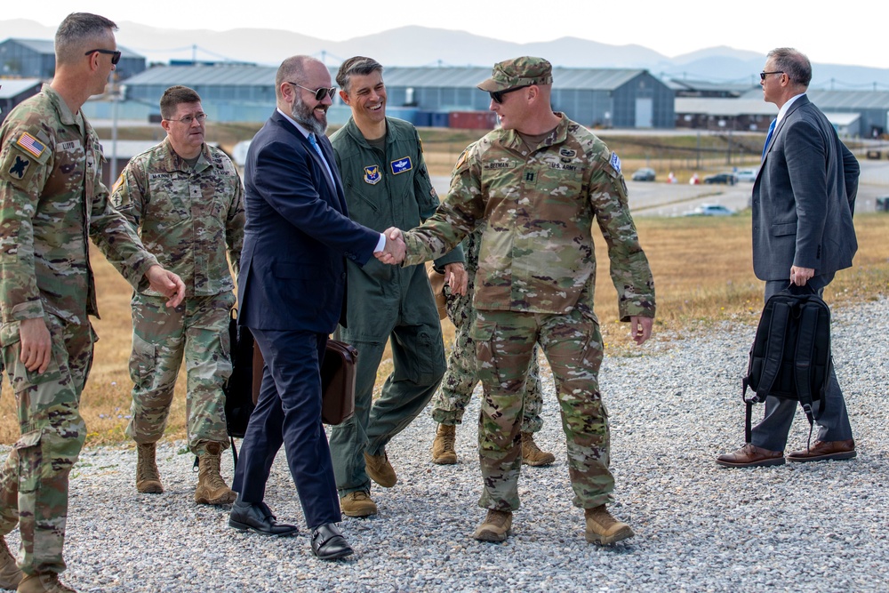 DV visits Camp Bondsteel
