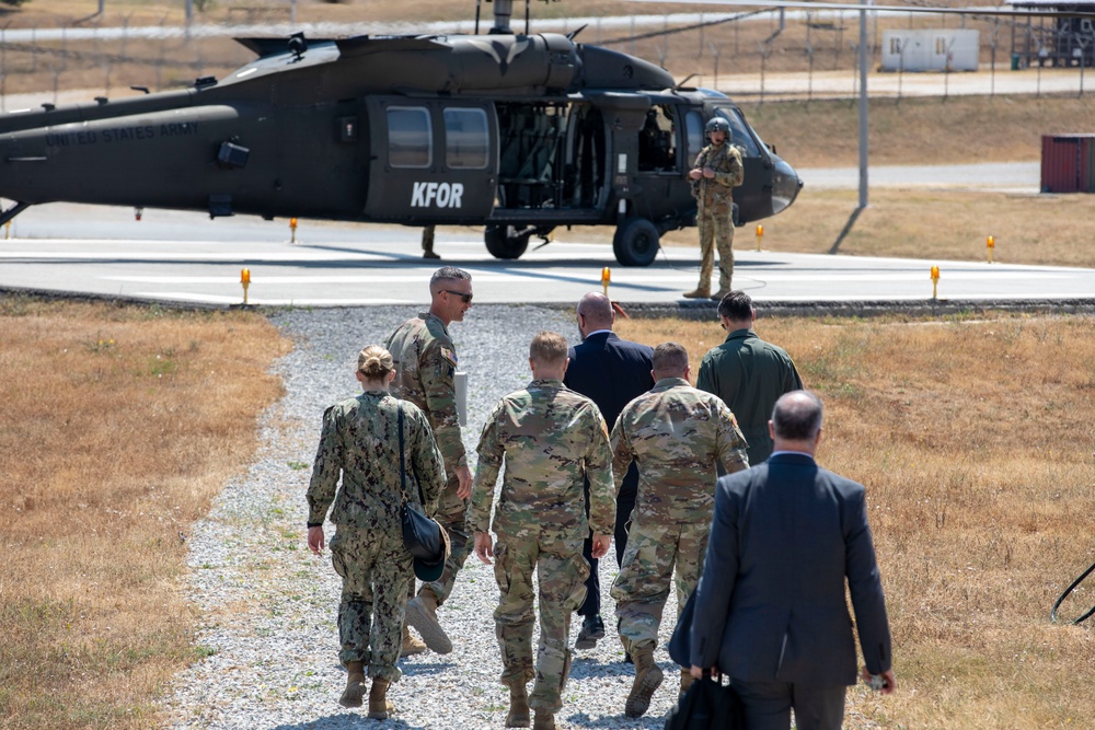 DV visits Camp Bondsteel