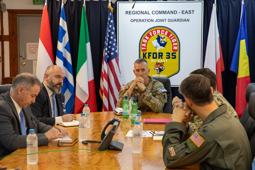 DV visits Camp Bondsteel