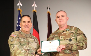 U.S. Army NCO receives Army Commendation Medal for meritorious service