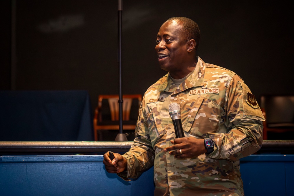 Livin’ on a prayer: Chaplain preaches on resilience to 521AMOW