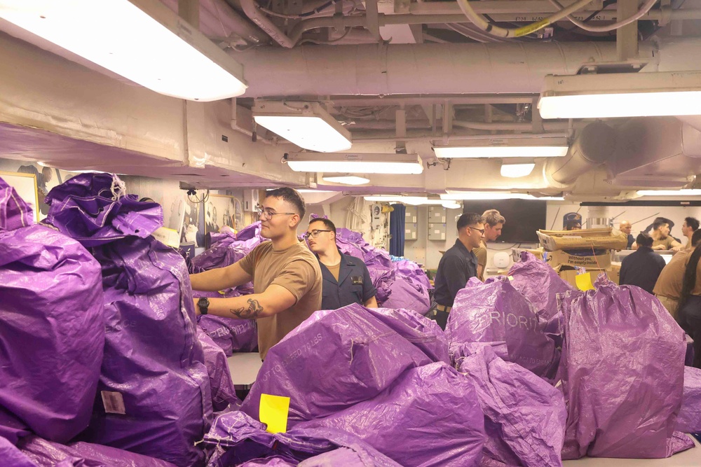 USS FORREST SHERMAN (DDG 98) CONDUCTS RAS