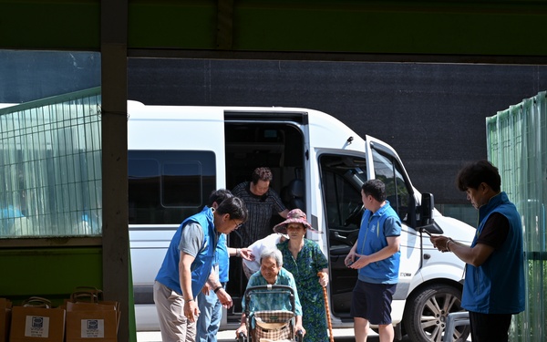Seniors Greeted as VIP's to be Celebrated