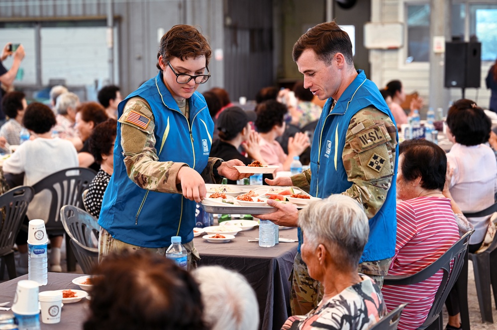 U.S. Soldiers Serve Korean Seniors at Pocheon Community Event