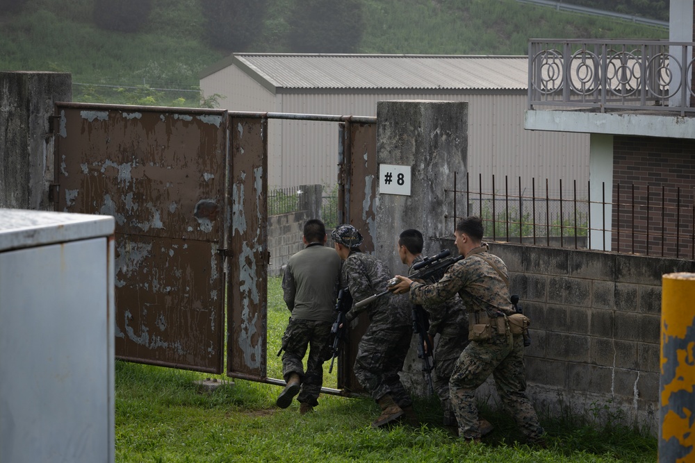 2/23 Marines Conduct MOUT Training with ROK Marines | Day 4
