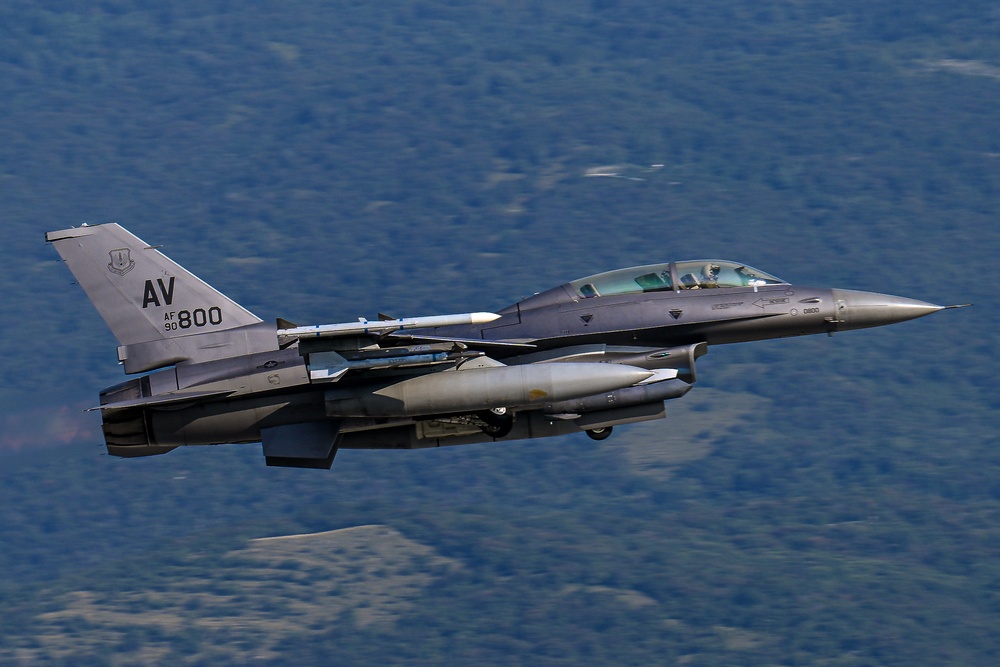 F-16 Fighting Falcons take off from Aviano Air Base