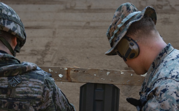 2/23 Marines and ROK Marines Conduct Bilateral Zeroing Range